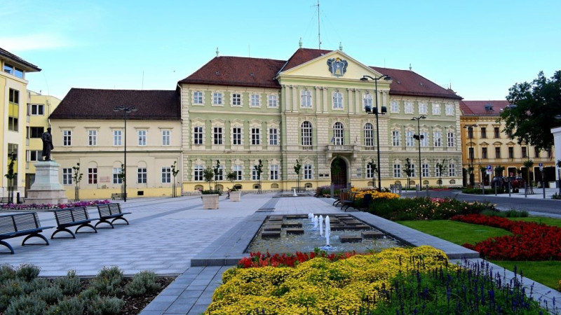Karneválszínház 2019. / Carlo Goldoni: A főnök meg én meg a főnök
